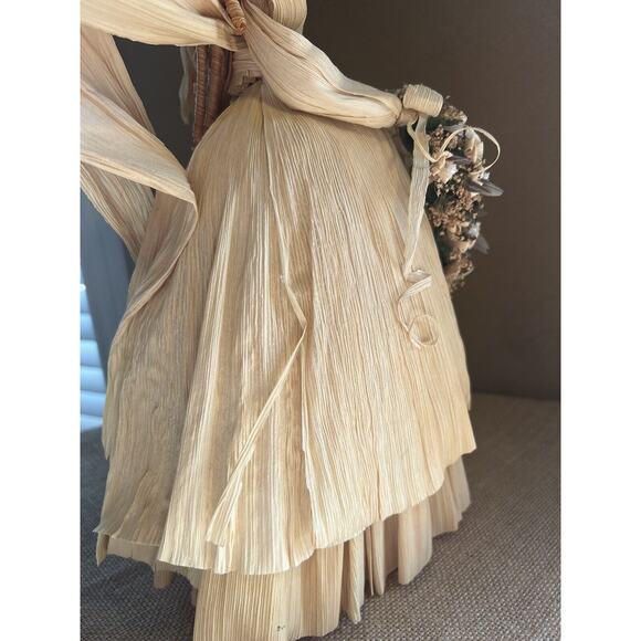 Large Corn Husk Angel with Floral Bouquet--Wedding?--American Folk Art - Picture 10 of 10